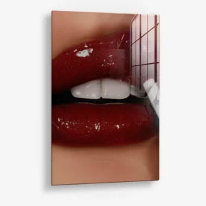 7.-Glass-Detail-1-Red-Kiss