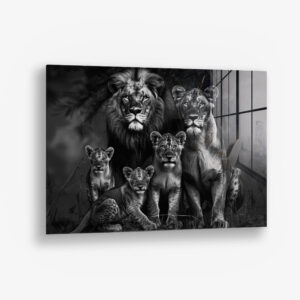 8.-Glass-Detail-1-The-Lion-Family-II.jpg