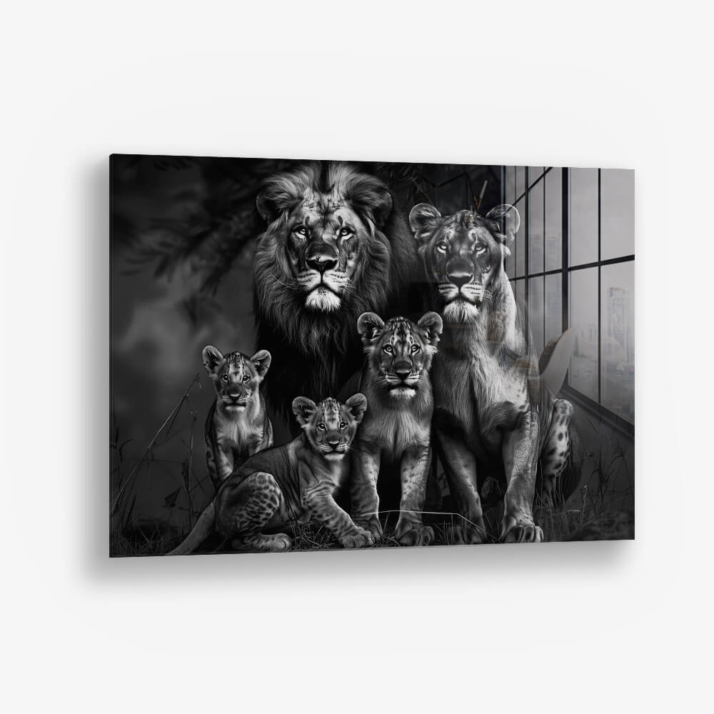 8.-Glass-Detail-1-The-Lion-Family-II.jpg