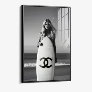 Surf Babe II – Glas 60x90 cm / Mit Rahmen (schwarz)