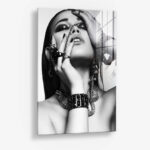 Modesty – Glas 80x120 cm / Ohne Rahmen