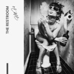The Restroom – Glas 60x90 cm / Ohne Rahmen – Bild 3