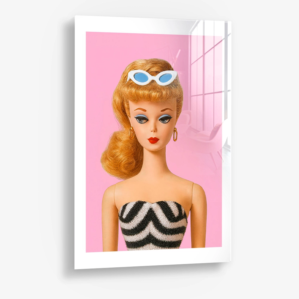 7.-Glass-Detail-1-Retro-Siren-I.webp